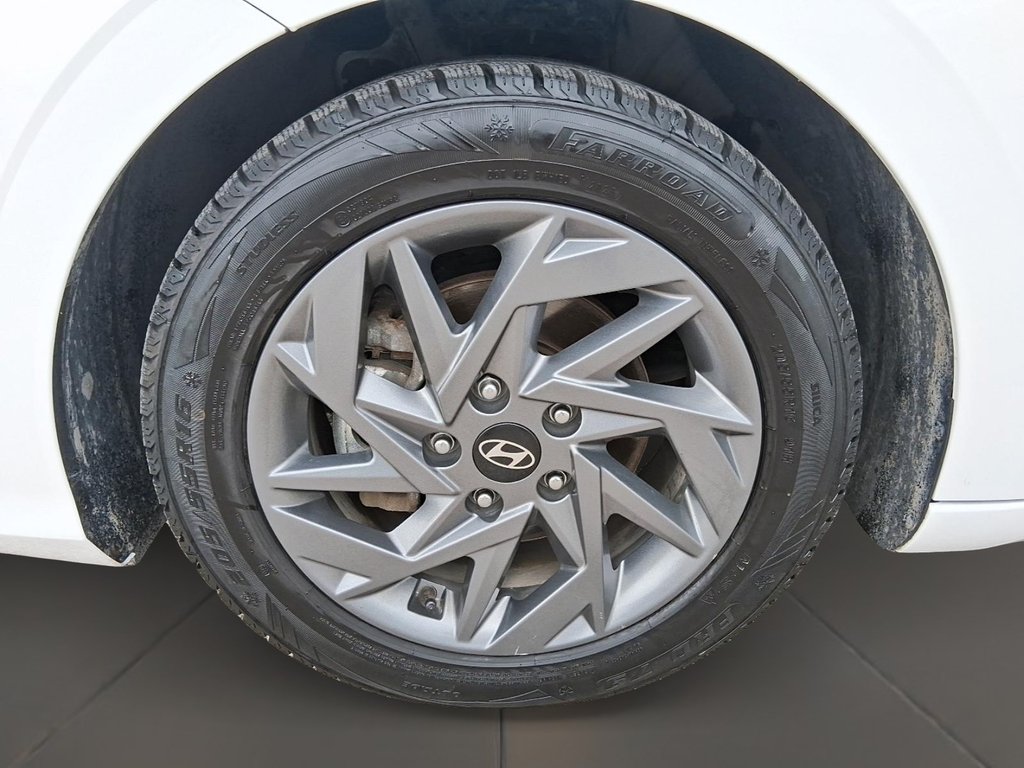 2025 Hyundai Elantra Preferred IVT in Stratford, Ontario - 7 - w1024h768px