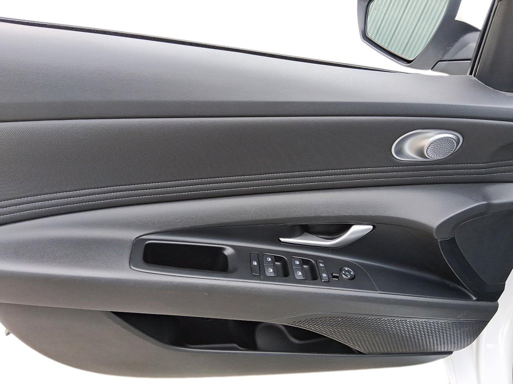 2025 Hyundai Elantra Preferred IVT in Stratford, Ontario - 11 - w1024h768px