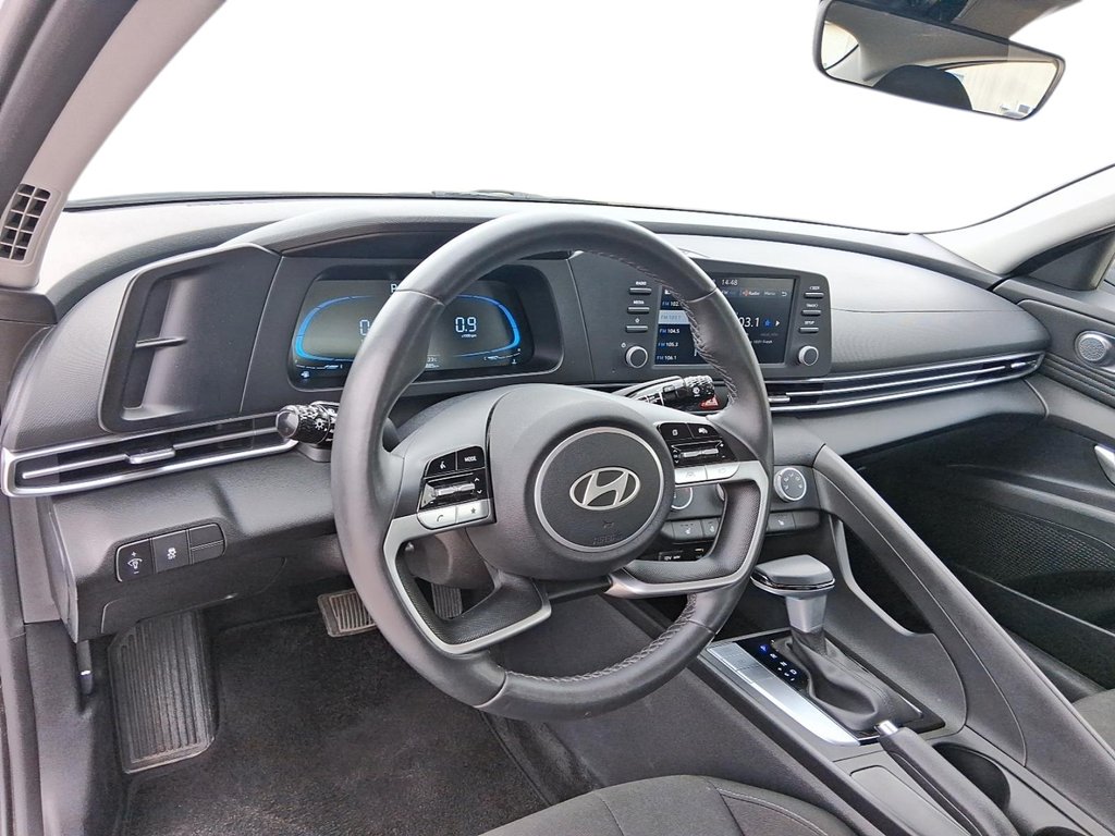 2025 Hyundai Elantra Preferred IVT in Stratford, Ontario - 10 - w1024h768px