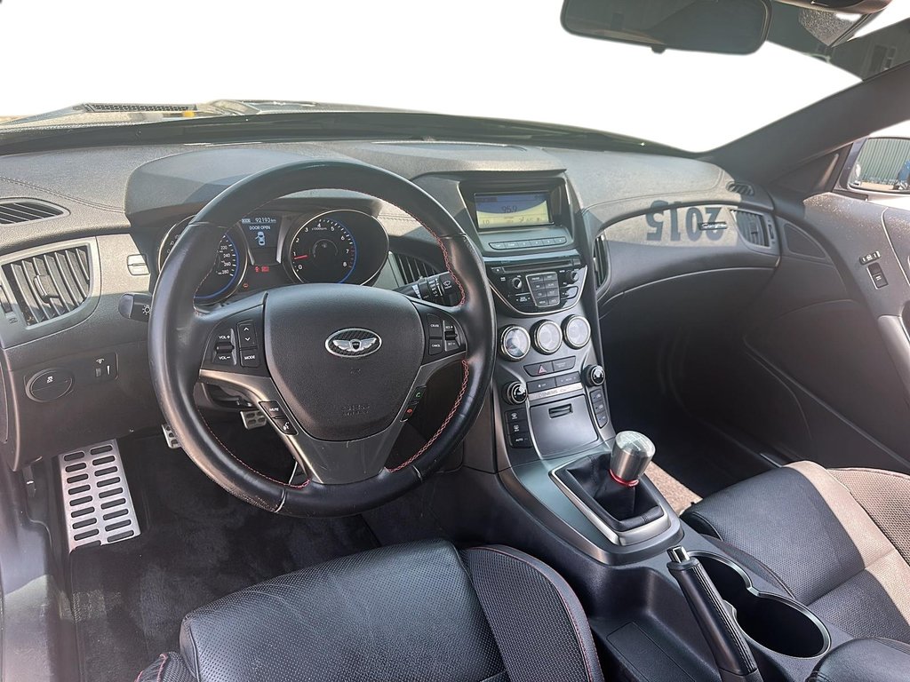 2015 Hyundai Genesis Coupe 3.8L R-Spec in Stratford, Ontario - 8 - w1024h768px