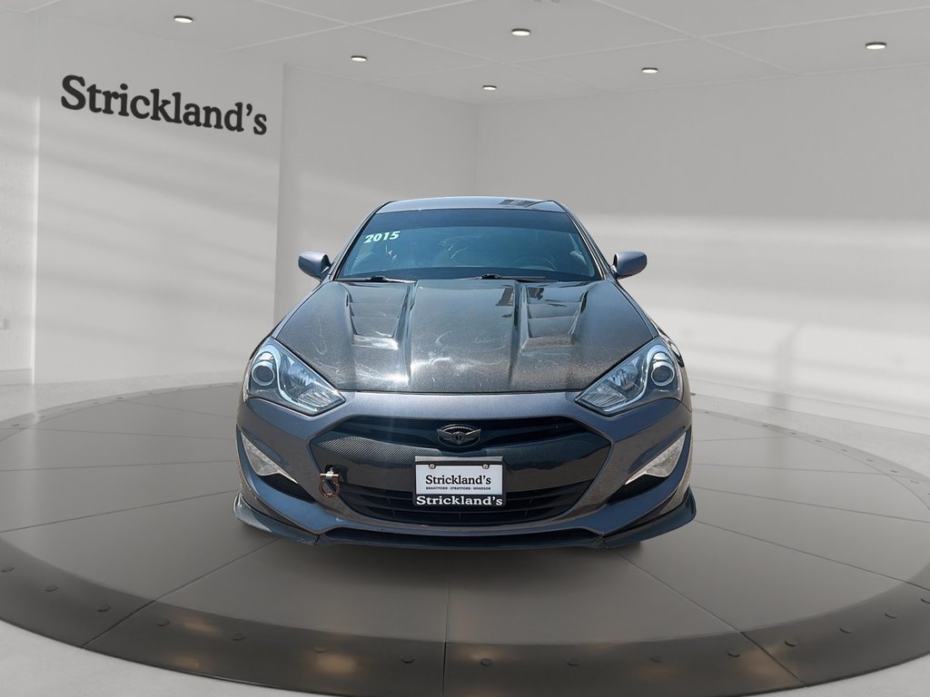 2015 Hyundai Genesis Coupe 3.8L R-Spec in Stratford, Ontario - 2 - w1024h768px