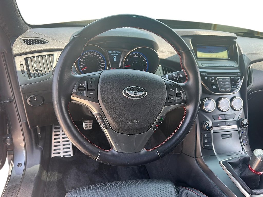 2015 Hyundai Genesis Coupe 3.8L R-Spec in Stratford, Ontario - 10 - w1024h768px