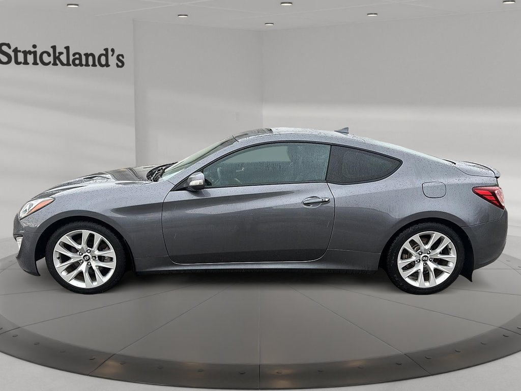 2016 Hyundai Genesis Coupe 3.8L - Premium - M6 in Stratford, Ontario - 5 - w1024h768px