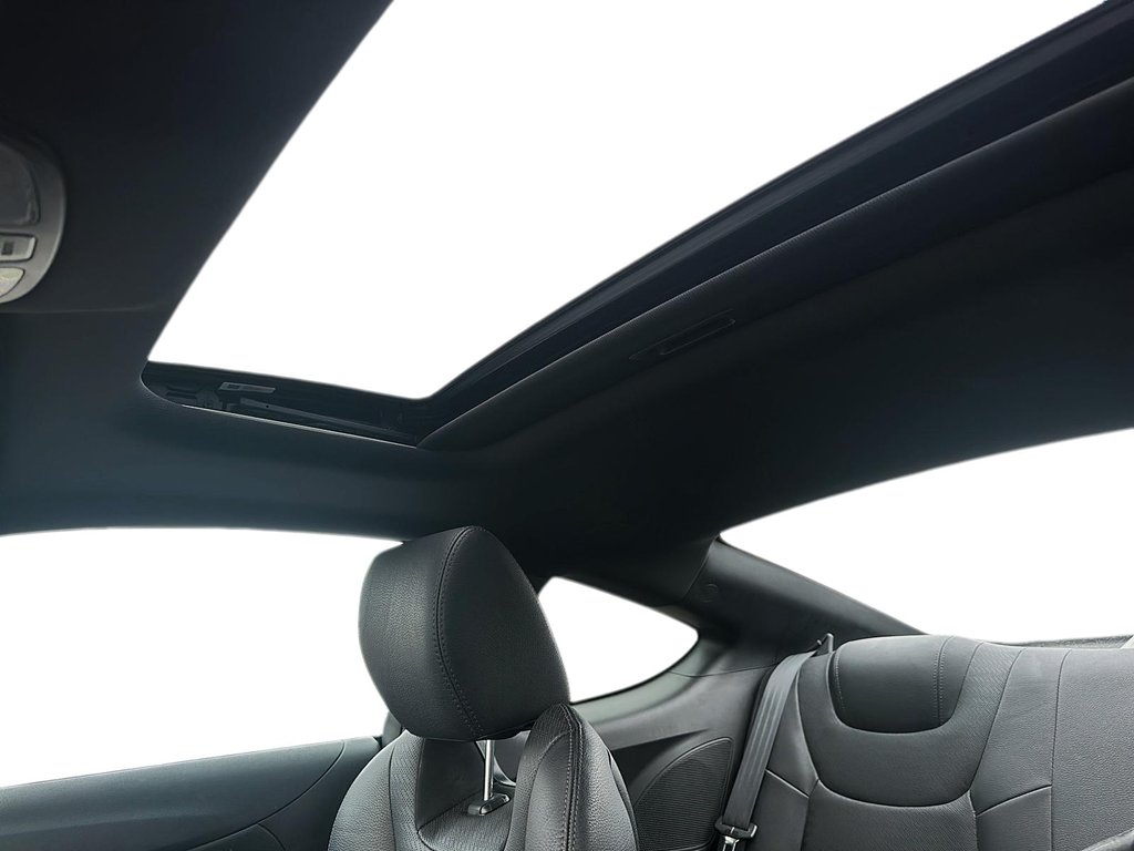 2016 Hyundai Genesis Coupe 3.8L - Premium - M6 in Stratford, Ontario - 15 - w1024h768px