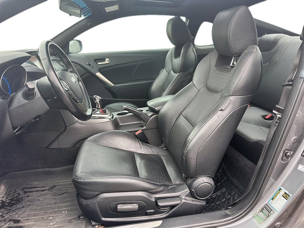 2016 Hyundai Genesis Coupe 3.8L - Premium - M6 in Stratford, Ontario - 7 - w1024h768px