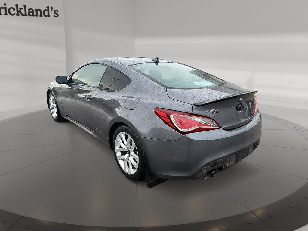 2016 Hyundai Genesis Coupe 3.8L - Premium - M6 in Stratford, Ontario - 4 - w1024h768px