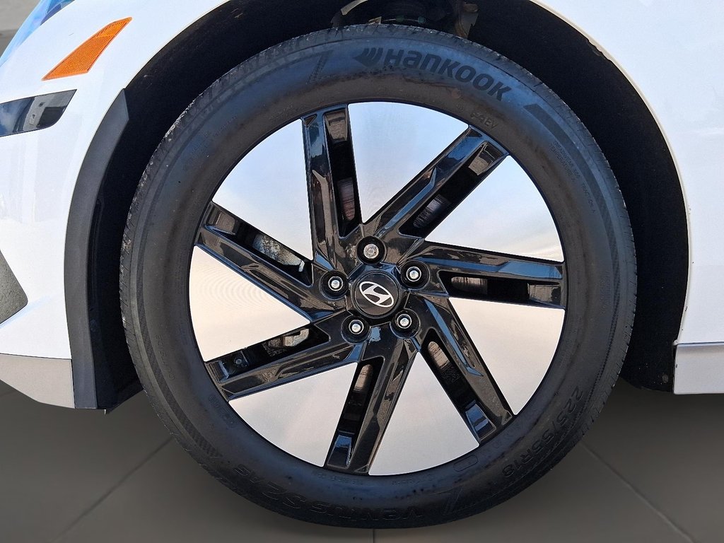 2024 Hyundai Ioniq 6 Preferred AWD Long Range in Stratford, Ontario - 7 - w1024h768px
