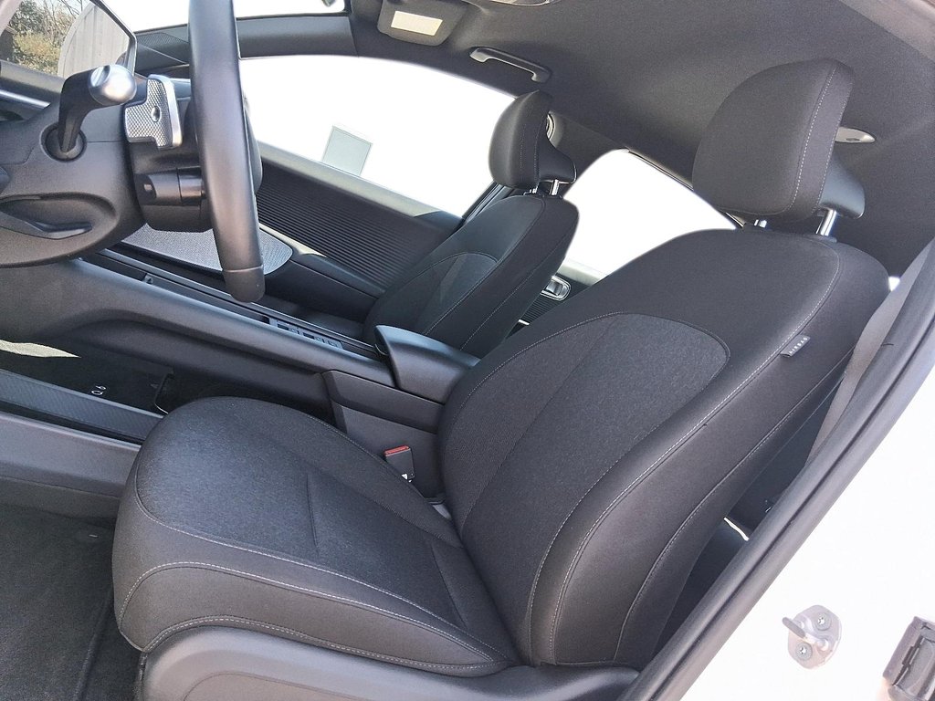 2024 Hyundai Ioniq 6 Preferred AWD Long Range in Stratford, Ontario - 8 - w1024h768px