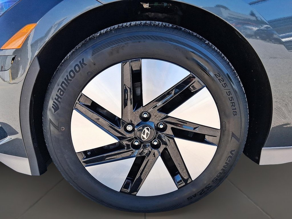 2024 Hyundai Ioniq 6 Preferred AWD Long Range in Stratford, Ontario - 7 - w1024h768px