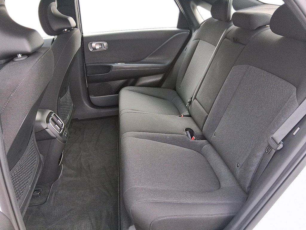 2024 Hyundai IONIQ 6 Preferred AWD Long Range in Stratford, Ontario - 9 - w1024h768px