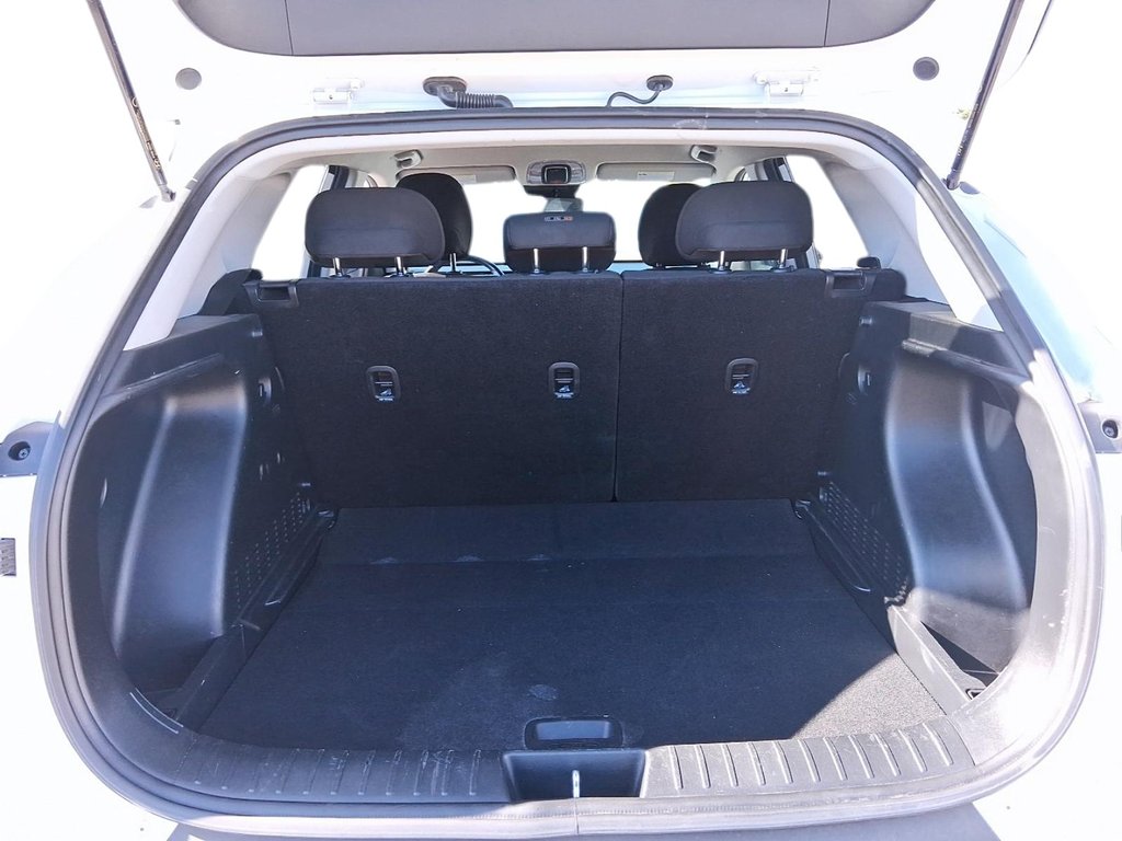 2024 Hyundai Kona 2.0L Preferred AWD in Stratford, Ontario - 6 - w1024h768px