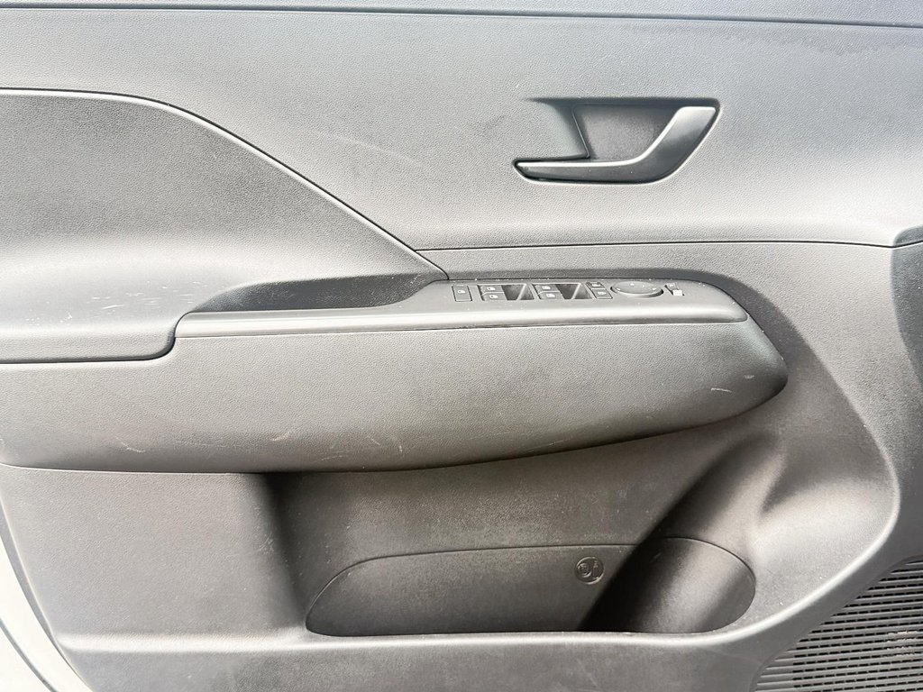 2025 Hyundai Kona 2.0L Preferred AWD in Stratford, Ontario - 10 - w1024h768px