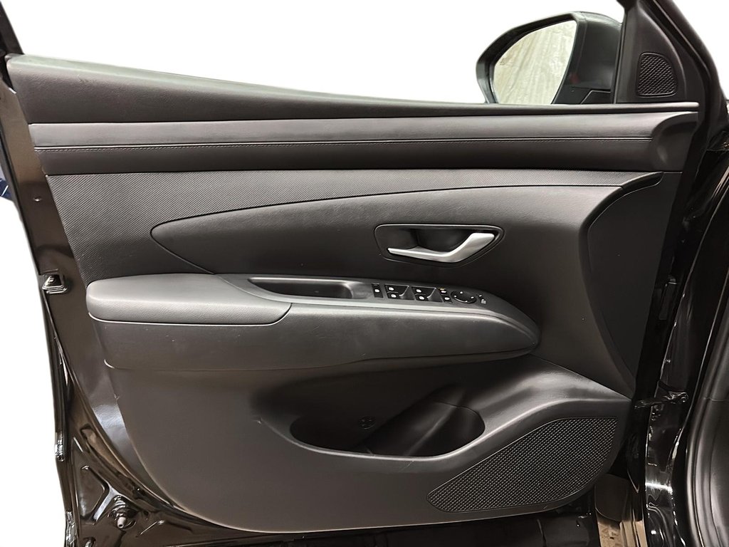2025 Hyundai Santa Cruz Preferred AWD in Stratford, Ontario - 10 - w1024h768px