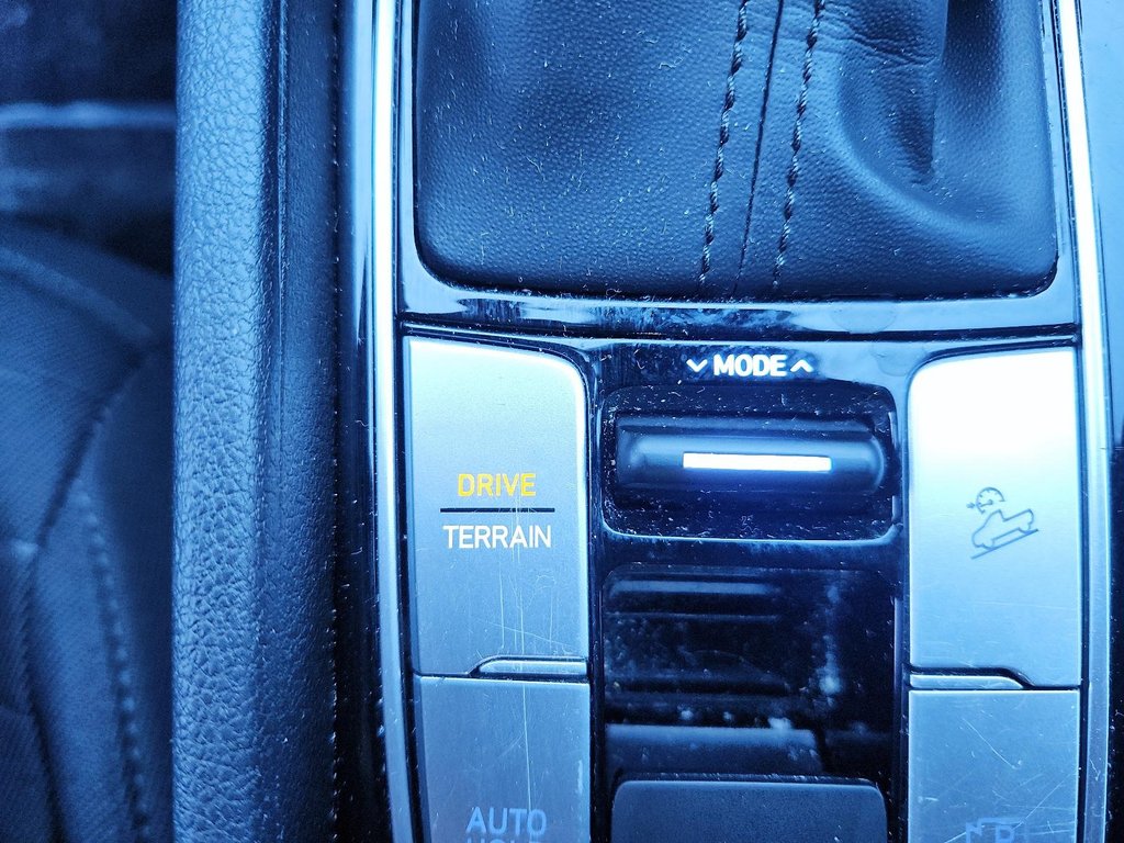 2025 Hyundai Santa Cruz Preferred AWD in Stratford, Ontario - 14 - w1024h768px