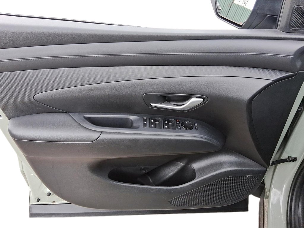 2025 Hyundai Santa Cruz Preferred AWD in Stratford, Ontario - 11 - w1024h768px