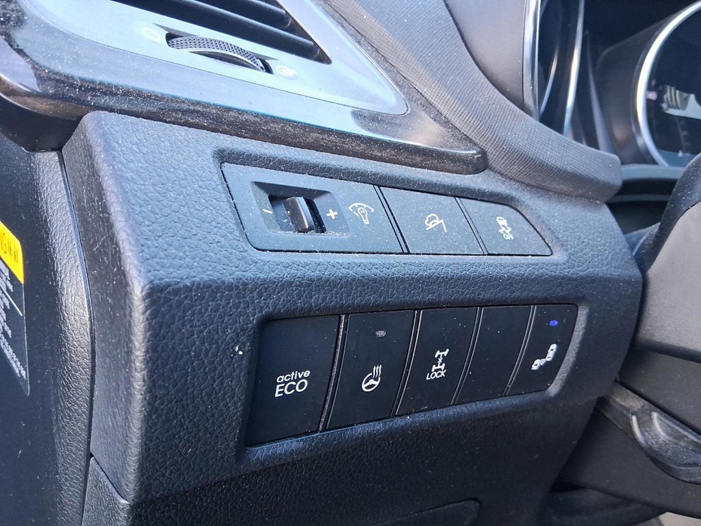 2016 Hyundai Santa Fe Sport AWD 2.0T Limited in Stratford, Ontario - 18 - w1024h768px