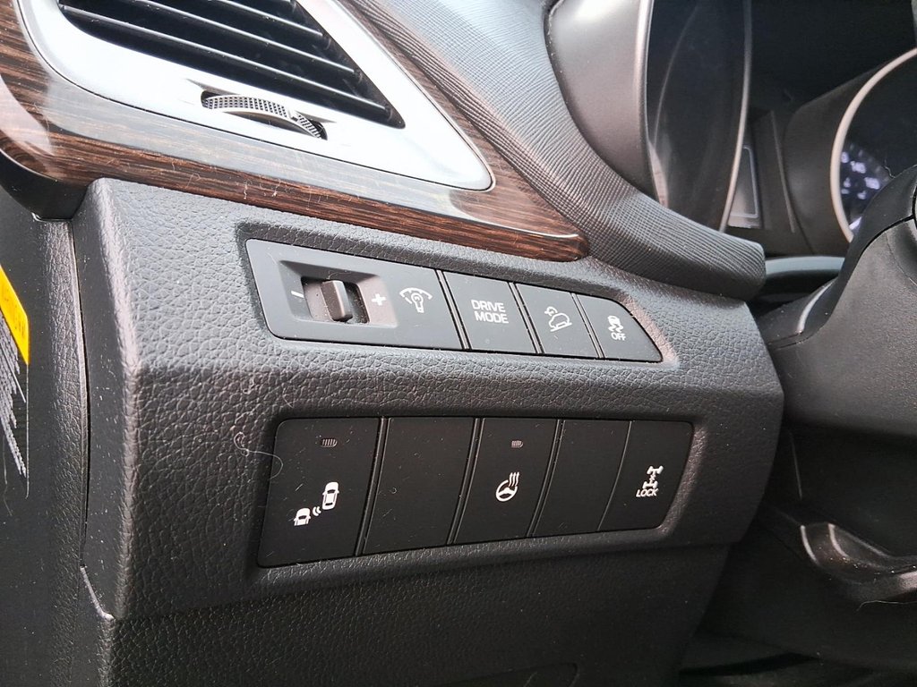2018 Hyundai Santa Fe Sport AWD 2.4L SE in Stratford, Ontario - 17 - w1024h768px