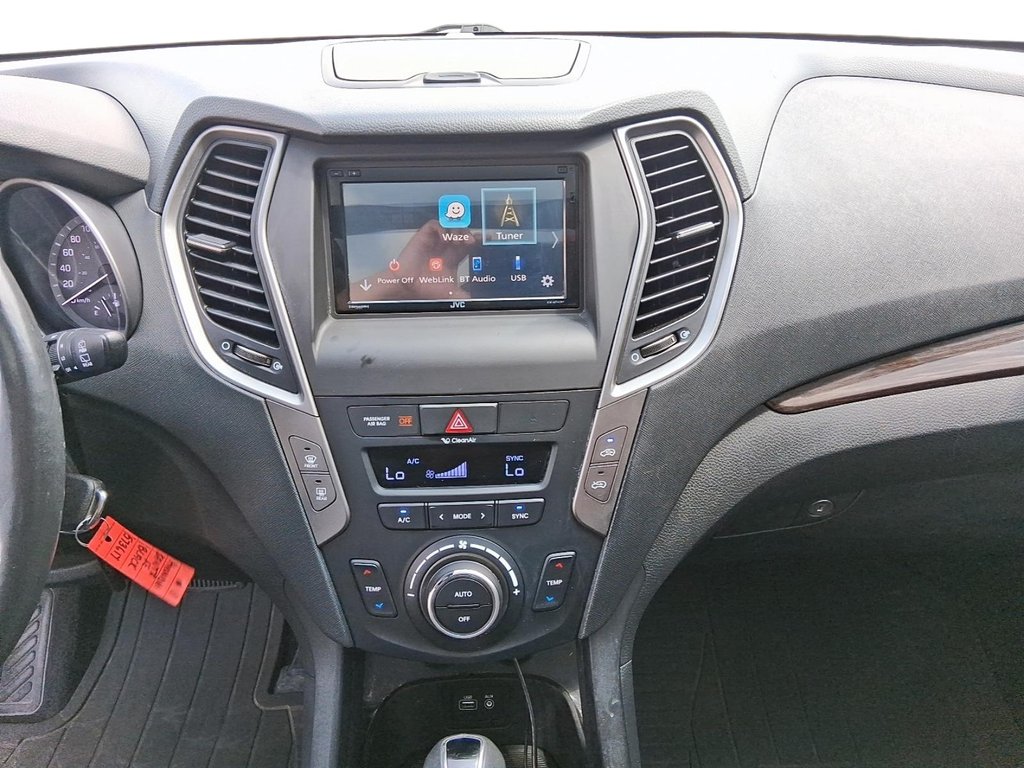 2018 Hyundai Santa Fe Sport AWD 2.4L SE in Stratford, Ontario - 15 - w1024h768px