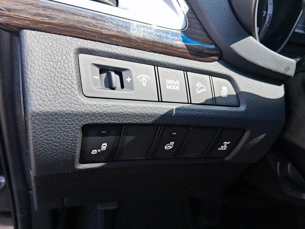 2018 Hyundai Santa Fe Sport AWD 2.4L SE in Stratford, Ontario - 17 - w1024h768px