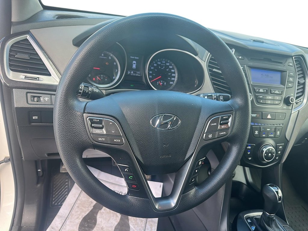 2016 Hyundai Santa Fe XL AWD Limited 6 Passenger in Stratford, Ontario - 11 - w1024h768px