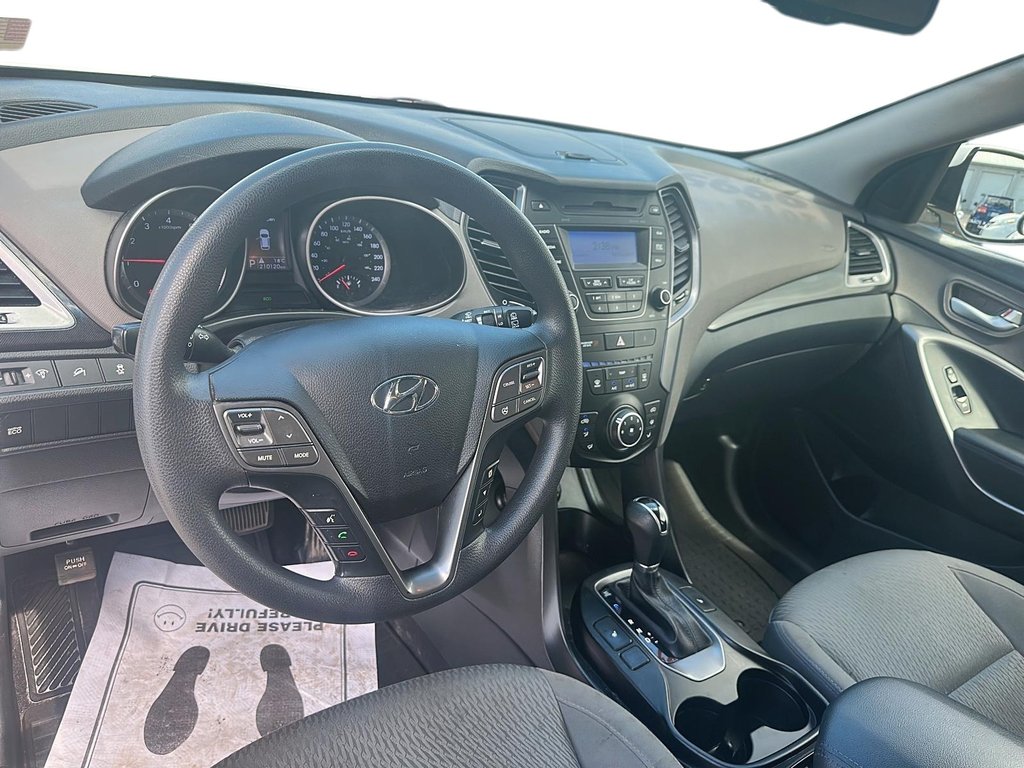 2016 Hyundai Santa Fe XL AWD Limited 6 Passenger in Stratford, Ontario - 9 - w1024h768px