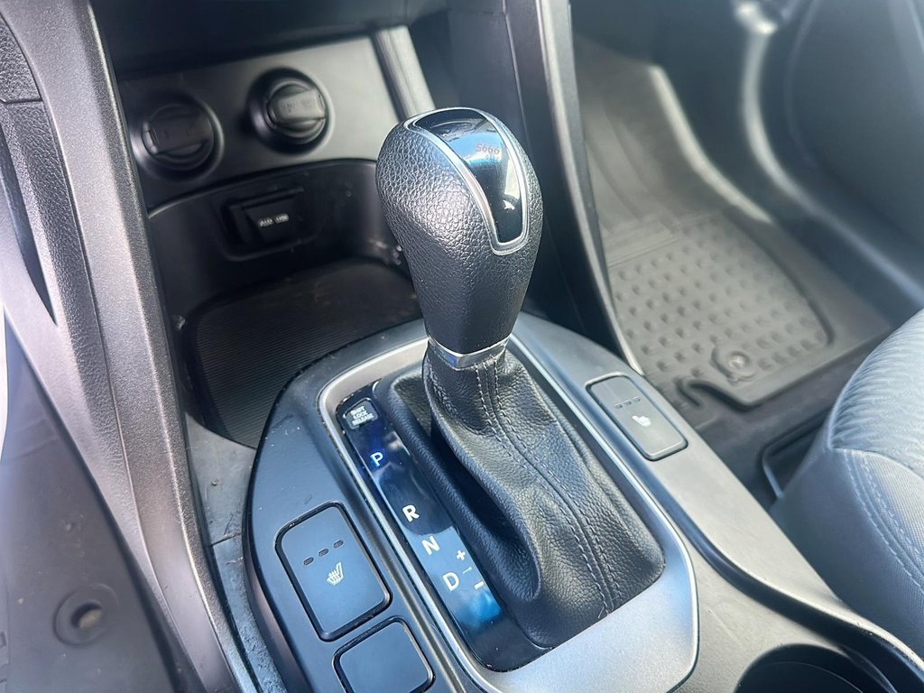2016 Hyundai Santa Fe XL AWD Limited 6 Passenger in Stratford, Ontario - 14 - w1024h768px
