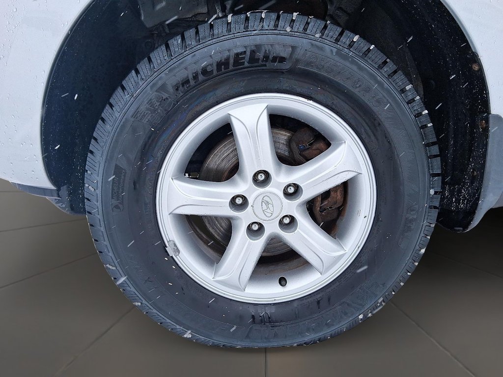 2009 Hyundai Santa Fe GL 3.3L V6 AWD at in Stratford, Ontario - 7 - w1024h768px