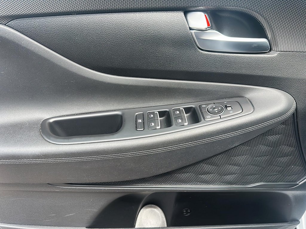 2020 Hyundai Santa Fe Essential AWD 2.4L Safety Package in Stratford, Ontario - 10 - w1024h768px