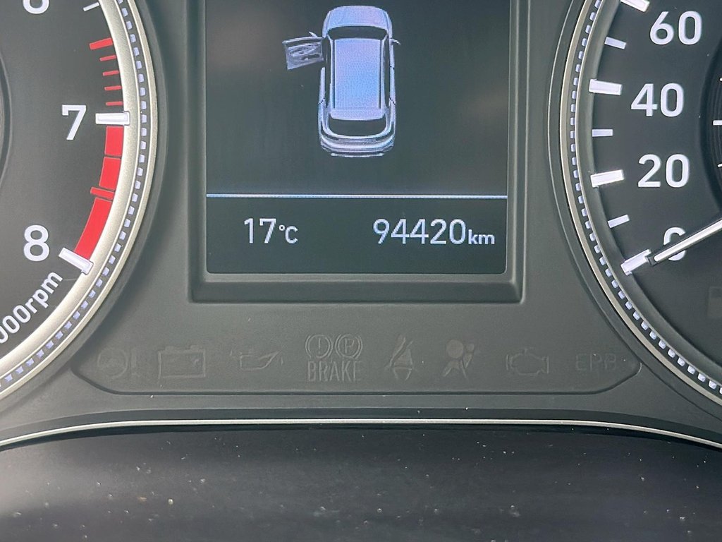 2020 Hyundai Santa Fe Essential AWD 2.4L Safety Package in Stratford, Ontario - 12 - w1024h768px