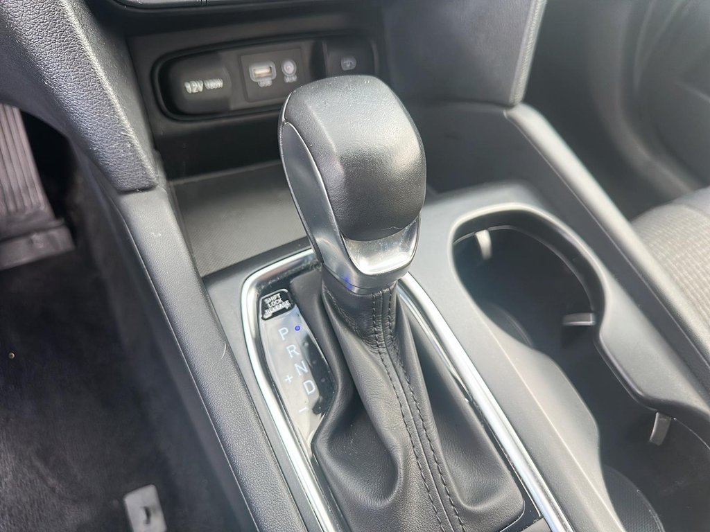 2020 Hyundai Santa Fe Essential AWD 2.4L Safety Package in Stratford, Ontario - 14 - w1024h768px