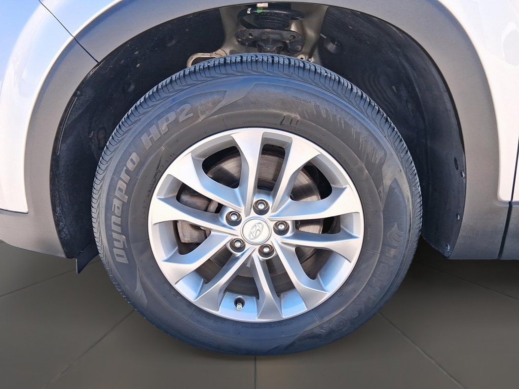 2020 Hyundai Santa Fe Essential AWD 2.4L Safety Package in Stratford, Ontario - 7 - w1024h768px