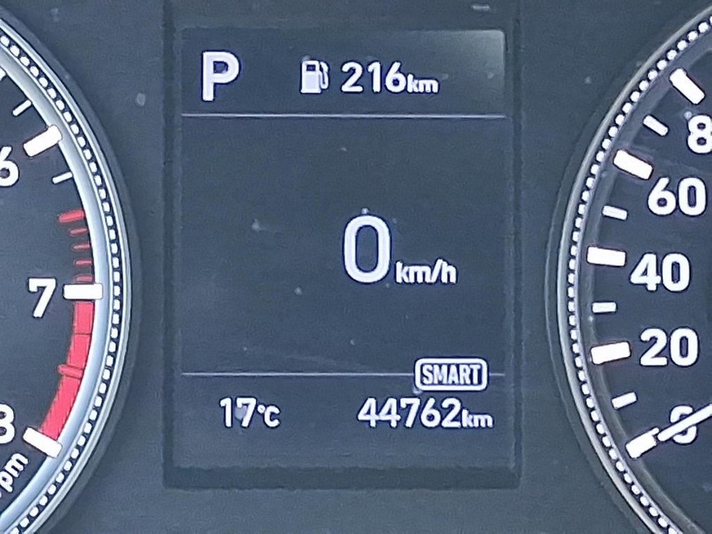 2020 Hyundai Santa Fe Essential AWD 2.4L Safety Package in Stratford, Ontario - 13 - w1024h768px