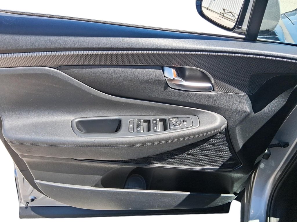 2020 Hyundai Santa Fe Essential AWD 2.4L Safety Package in Stratford, Ontario - 11 - w1024h768px