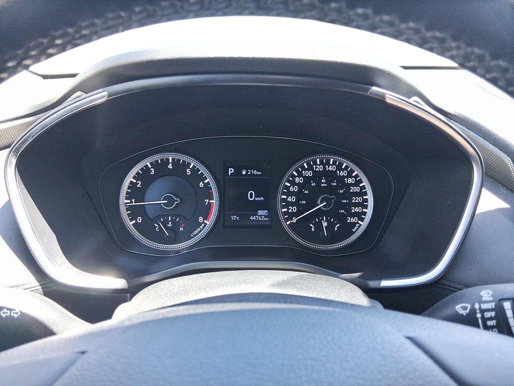 2020 Hyundai Santa Fe Essential AWD 2.4L Safety Package in Stratford, Ontario - 14 - w1024h768px