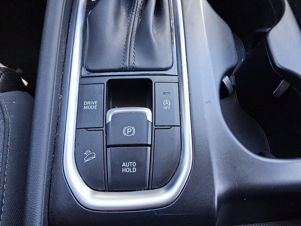 2020 Hyundai Santa Fe Essential AWD 2.4L Safety Package in Stratford, Ontario - 17 - w1024h768px