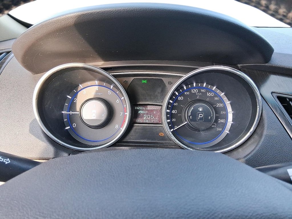 2011 Hyundai Sonata 2.0T Limited at in Stratford, Ontario - 14 - w1024h768px