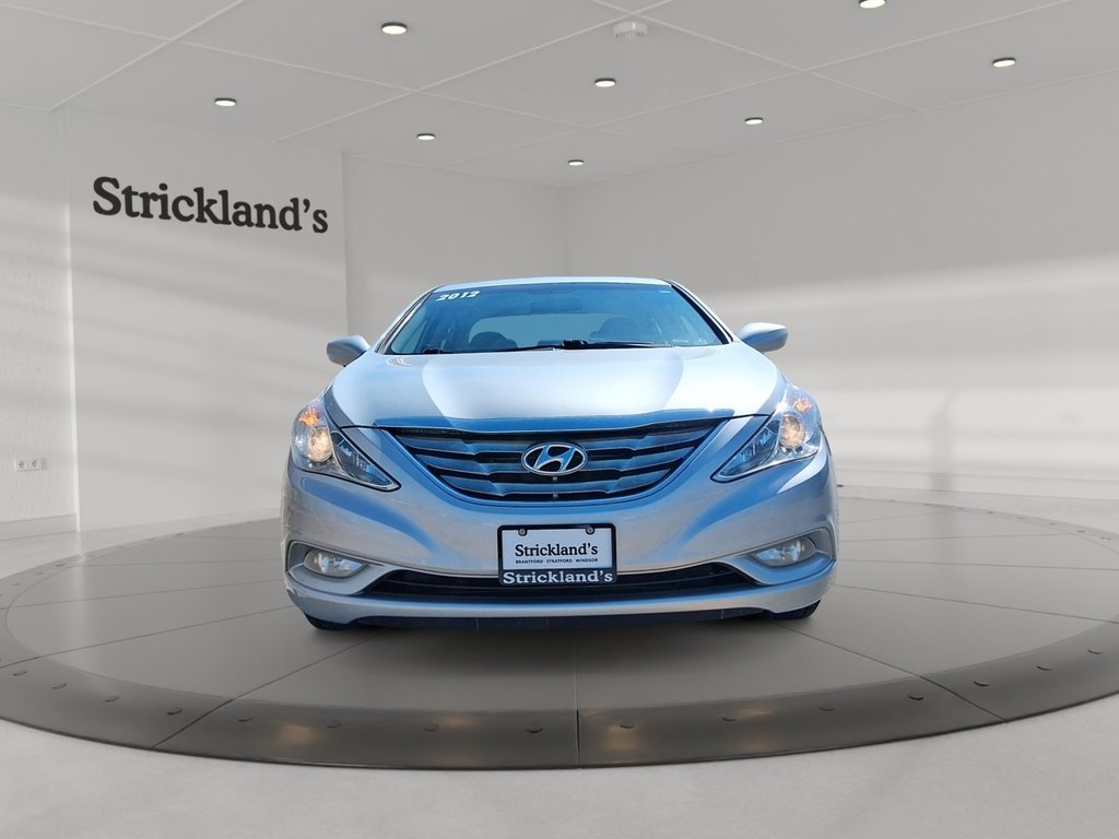 2012 Hyundai Sonata GL at in Stratford, Ontario - 2 - w1024h768px