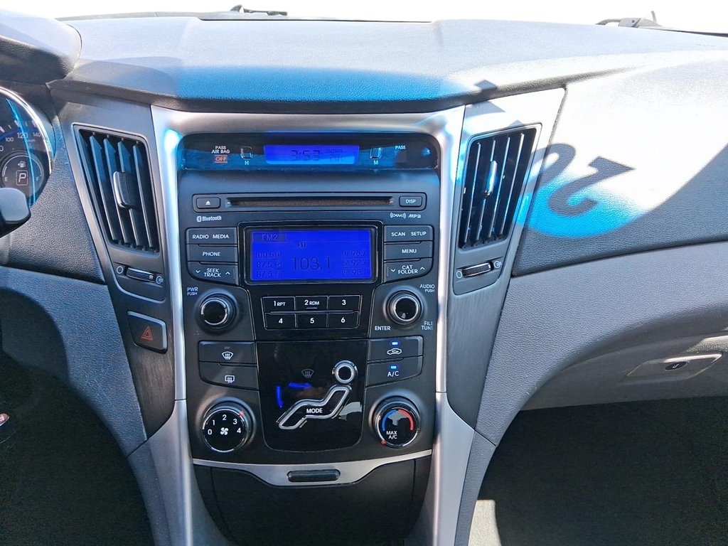 2012 Hyundai Sonata GL at in Stratford, Ontario - 15 - w1024h768px