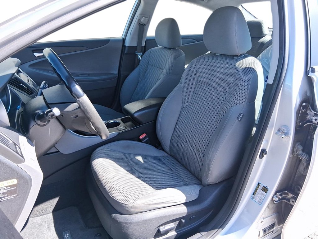 2012 Hyundai Sonata GL at in Stratford, Ontario - 8 - w1024h768px