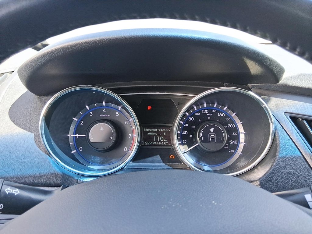 2012 Hyundai Sonata GL at in Stratford, Ontario - 14 - w1024h768px