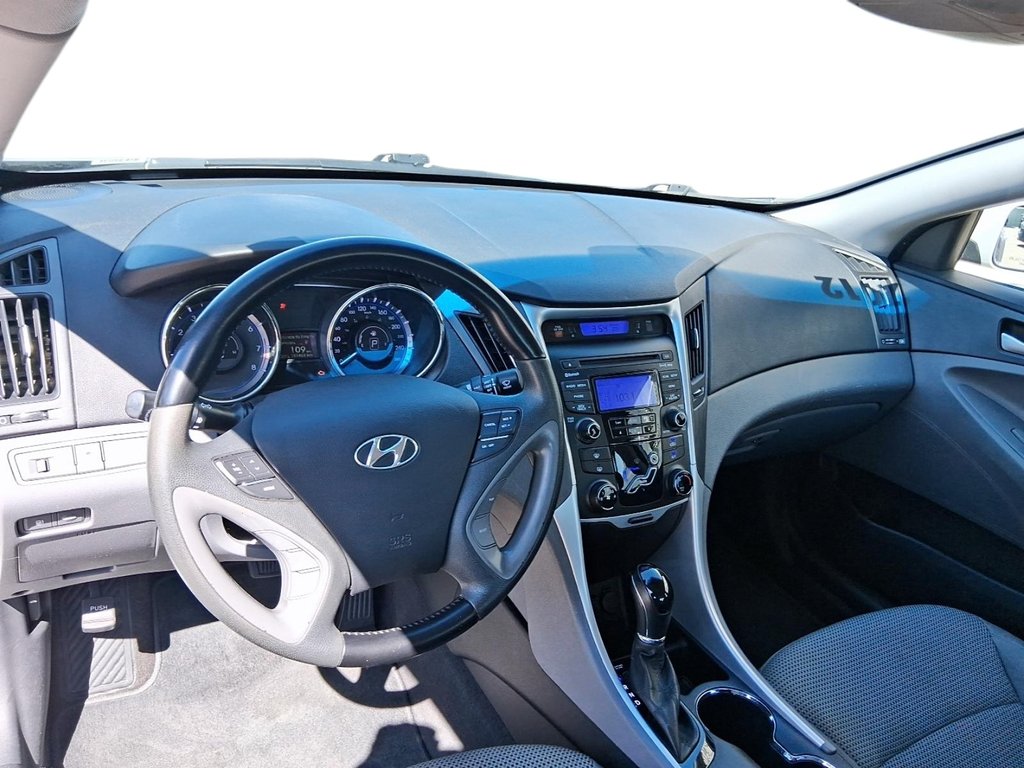 2012 Hyundai Sonata GL at in Stratford, Ontario - 10 - w1024h768px