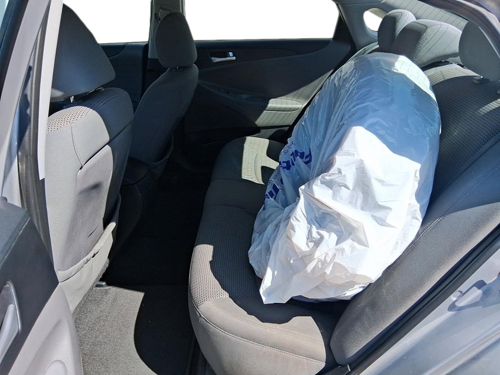 2012 Hyundai Sonata GL at in Stratford, Ontario - 9 - w1024h768px