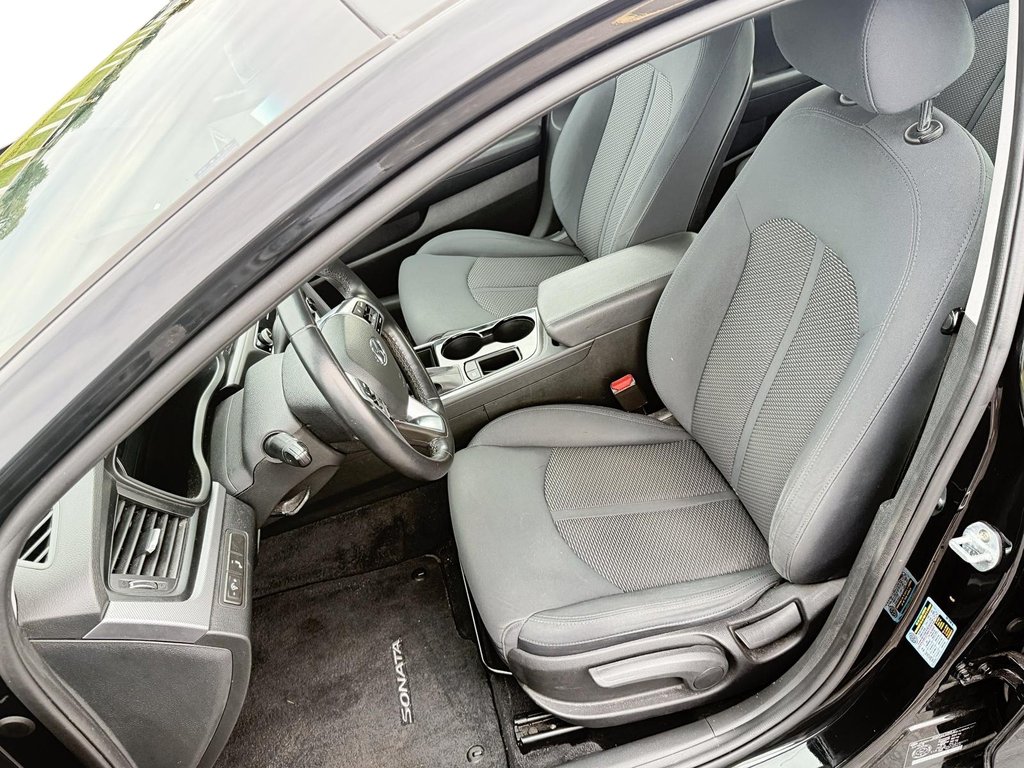 2019 Hyundai Sonata Essential in Stratford, Ontario - 8 - w1024h768px