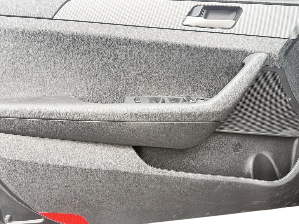 2019 Hyundai Sonata Essential in Stratford, Ontario - 10 - w1024h768px