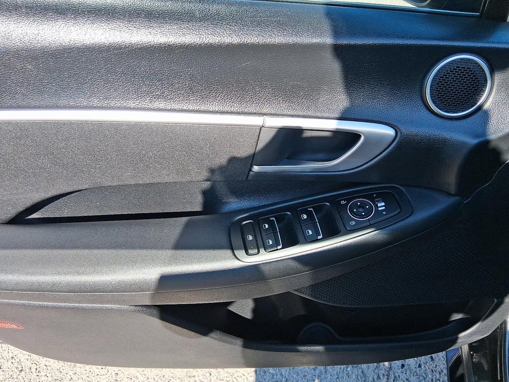 2021 Hyundai Sonata Preferred in Stratford, Ontario - 10 - w1024h768px
