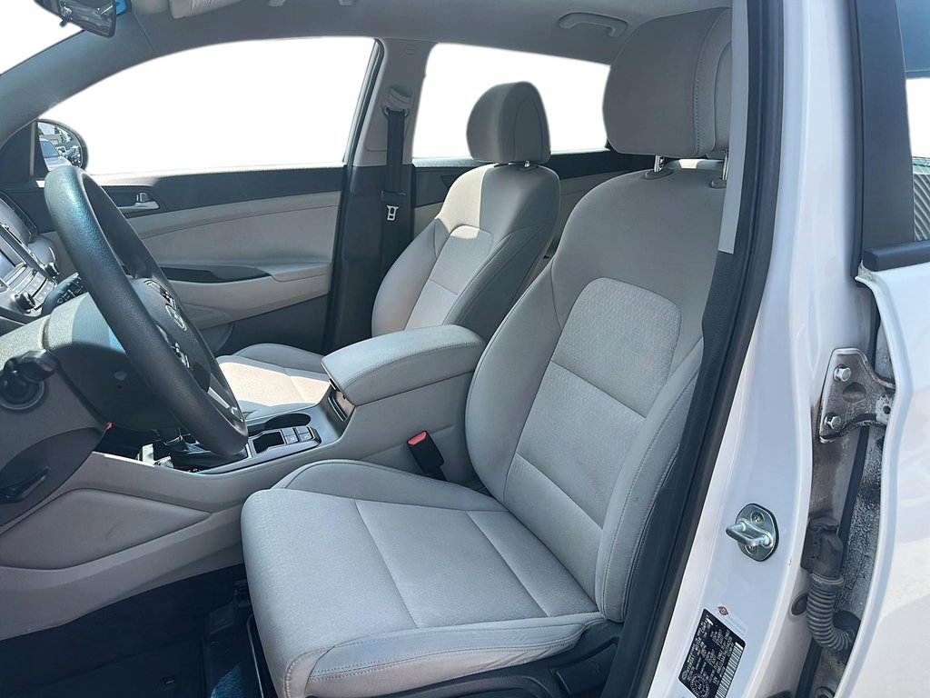 2017 Hyundai Tucson FWD 2.0L SE in Stratford, Ontario - 8 - w1024h768px
