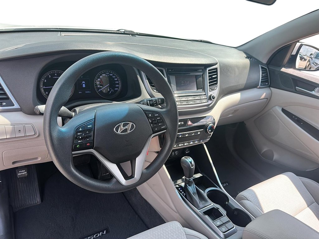 2017 Hyundai Tucson FWD 2.0L SE in Stratford, Ontario - 9 - w1024h768px