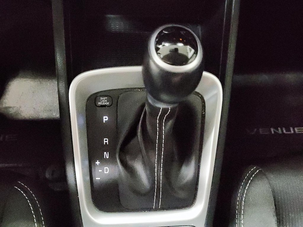 2021 Hyundai Venue FWD Preferred in Stratford, Ontario - 14 - w1024h768px