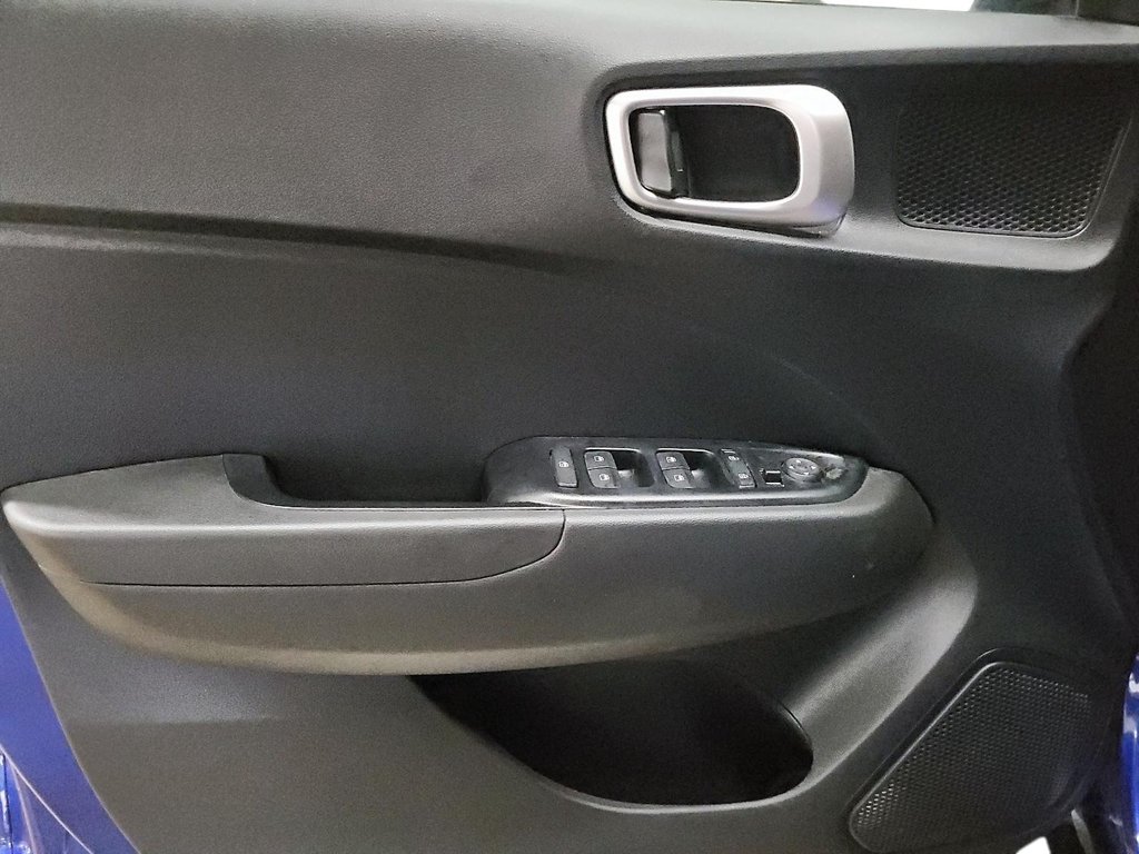 2021 Hyundai Venue FWD Preferred in Stratford, Ontario - 10 - w1024h768px