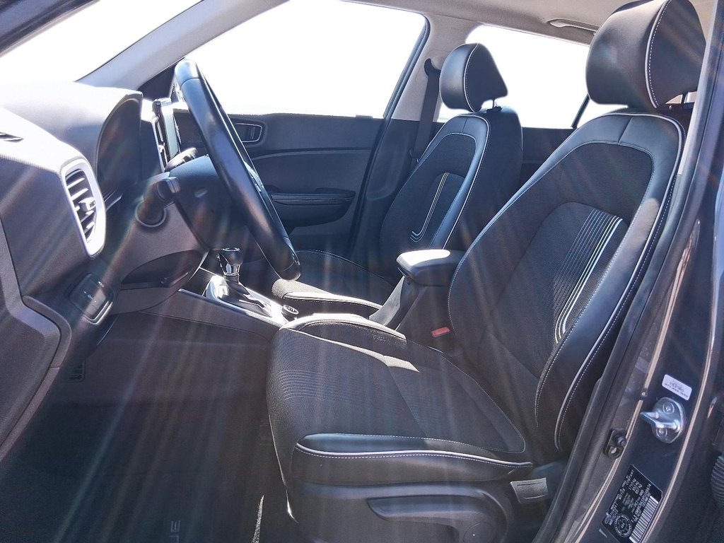 2023 Hyundai Venue FWD Ultimate w/ Black Interior in Stratford, Ontario - 8 - w1024h768px
